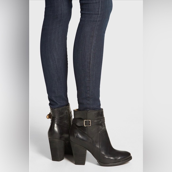 Frye Pattie Black Leather Belt Riding Booties size 8.5 - Picture 2 of 8